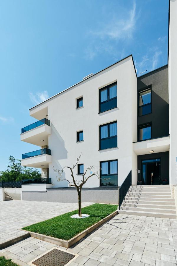 Apartments San Maris 乌马格 外观 照片