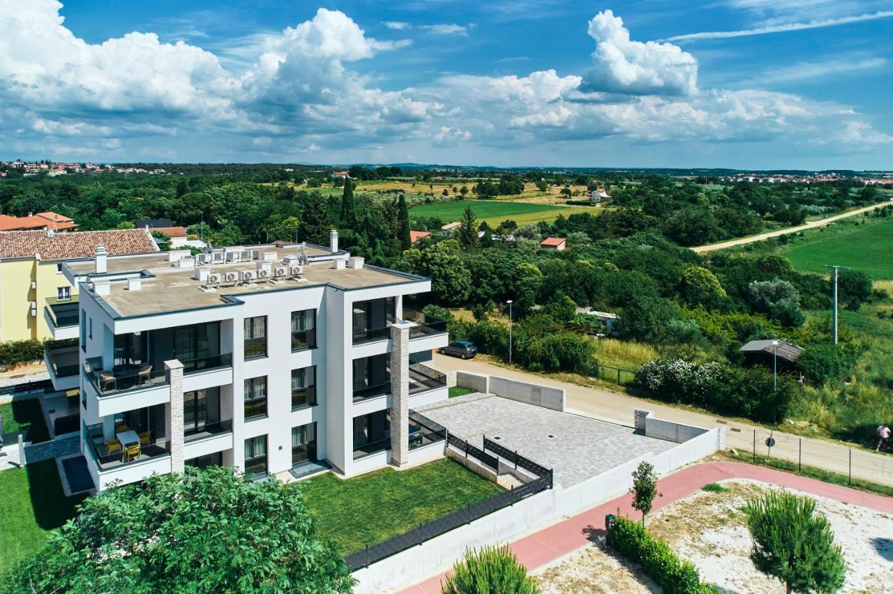 Apartments San Maris 乌马格 外观 照片